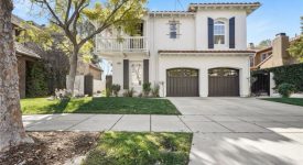 Front of house - 23904 lakeside
